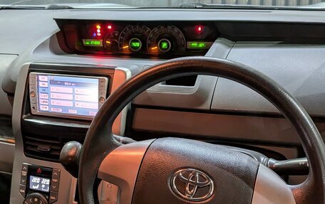 Toyota Voxy II, 2010 год, 1 450 000 рублей, 8 фотография
