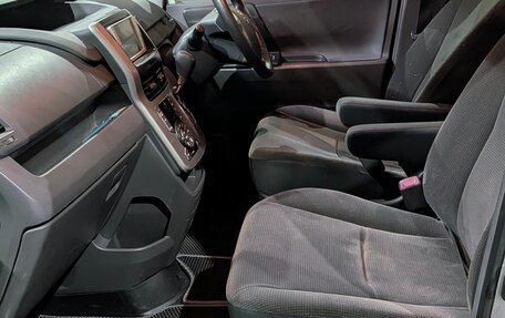 Toyota Voxy II, 2010 год, 1 450 000 рублей, 10 фотография