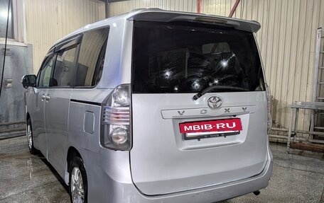 Toyota Voxy II, 2010 год, 1 450 000 рублей, 5 фотография