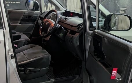 Toyota Voxy II, 2010 год, 1 450 000 рублей, 7 фотография