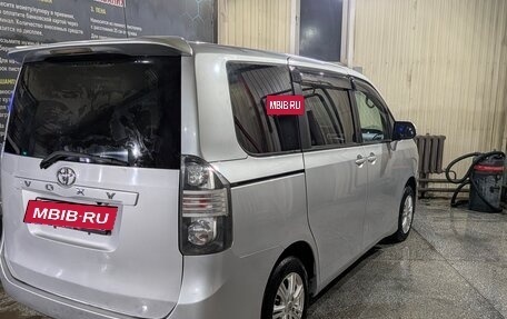 Toyota Voxy II, 2010 год, 1 450 000 рублей, 4 фотография