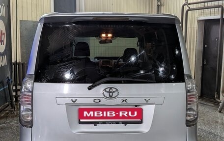 Toyota Voxy II, 2010 год, 1 450 000 рублей, 12 фотография