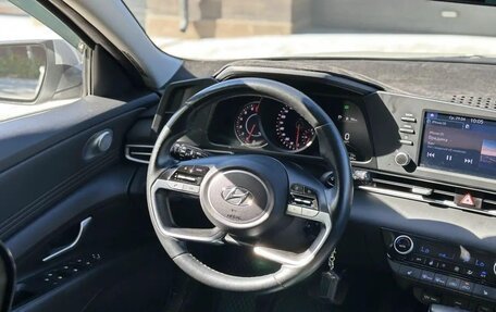Hyundai Elantra, 2022 год, 1 800 000 рублей, 6 фотография
