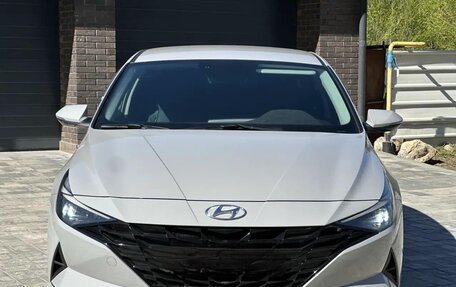 Hyundai Elantra, 2022 год, 1 800 000 рублей, 5 фотография