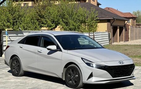 Hyundai Elantra, 2022 год, 1 800 000 рублей, 2 фотография