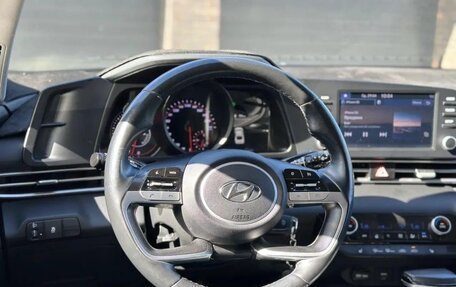 Hyundai Elantra, 2022 год, 1 800 000 рублей, 7 фотография