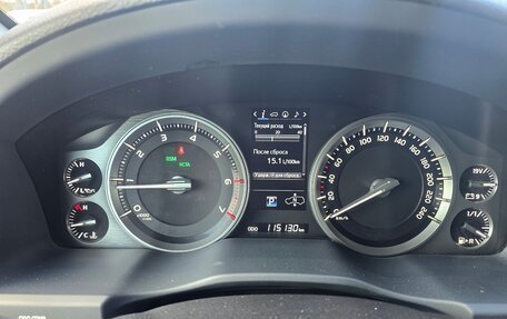 Toyota Land Cruiser 200, 2017 год, 7 350 000 рублей, 2 фотография