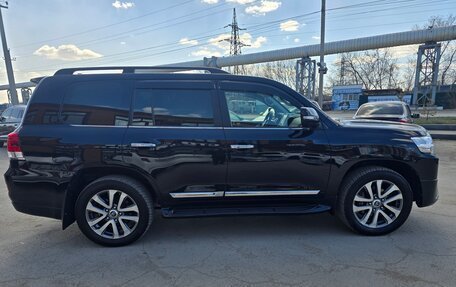 Toyota Land Cruiser 200, 2017 год, 7 350 000 рублей, 10 фотография