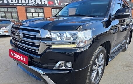 Toyota Land Cruiser 200, 2017 год, 7 350 000 рублей, 4 фотография