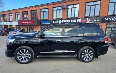 Toyota Land Cruiser 200, 2017 год, 7 350 000 рублей, 8 фотография