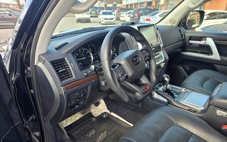 Toyota Land Cruiser 200, 2017 год, 7 350 000 рублей, 22 фотография