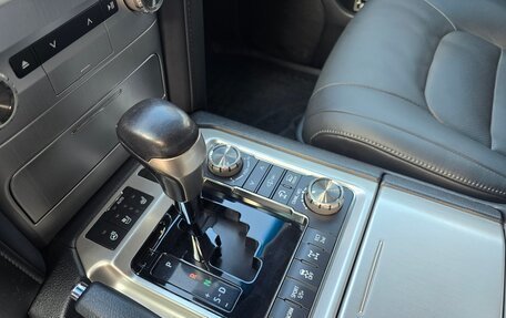 Toyota Land Cruiser 200, 2017 год, 7 350 000 рублей, 21 фотография