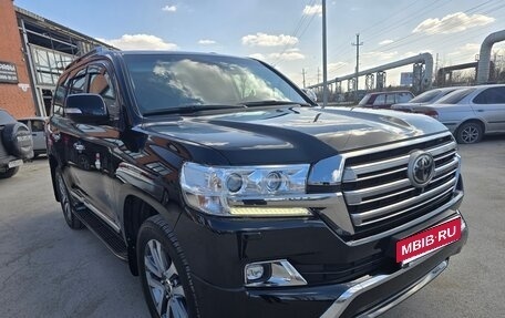 Toyota Land Cruiser 200, 2017 год, 7 350 000 рублей, 18 фотография