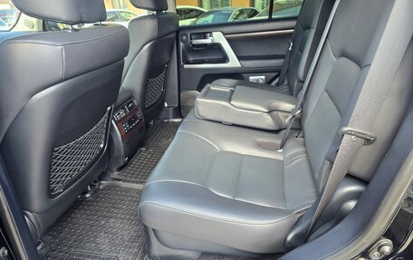 Toyota Land Cruiser 200, 2017 год, 7 350 000 рублей, 26 фотография