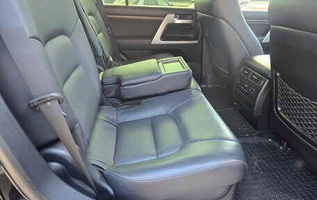 Toyota Land Cruiser 200, 2017 год, 7 350 000 рублей, 28 фотография