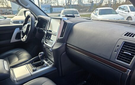 Toyota Land Cruiser 200, 2017 год, 7 350 000 рублей, 31 фотография