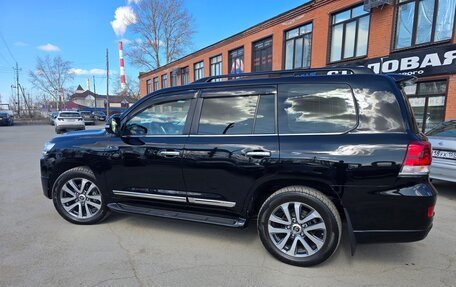 Toyota Land Cruiser 200, 2017 год, 7 350 000 рублей, 39 фотография