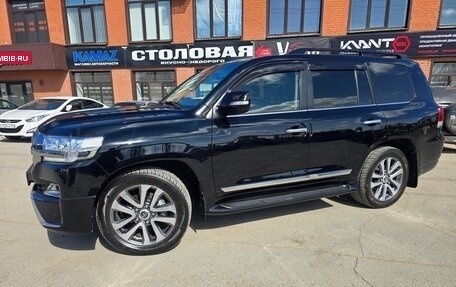 Toyota Land Cruiser 200, 2017 год, 7 350 000 рублей, 37 фотография