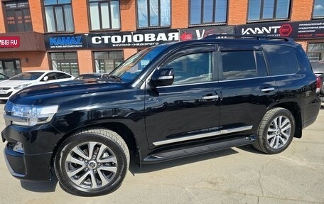Toyota Land Cruiser 200, 2017 год, 7 350 000 рублей, 38 фотография