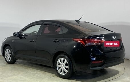 Hyundai Solaris II рестайлинг, 2017 год, 1 000 000 рублей, 8 фотография