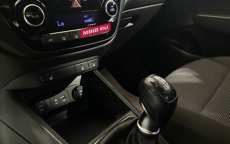 Hyundai Solaris II рестайлинг, 2017 год, 1 000 000 рублей, 14 фотография