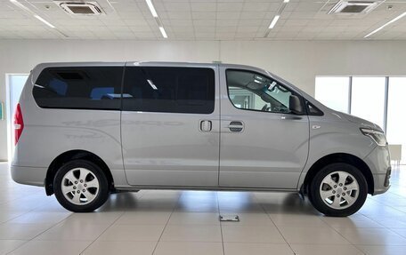 Hyundai Grand Starex Grand Starex I рестайлинг 2, 2020 год, 3 999 000 рублей, 6 фотография