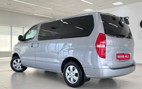 Hyundai Grand Starex Grand Starex I рестайлинг 2, 2020 год, 3 999 000 рублей, 2 фотография