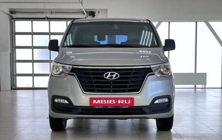 Hyundai Grand Starex Grand Starex I рестайлинг 2, 2020 год, 3 999 000 рублей, 7 фотография