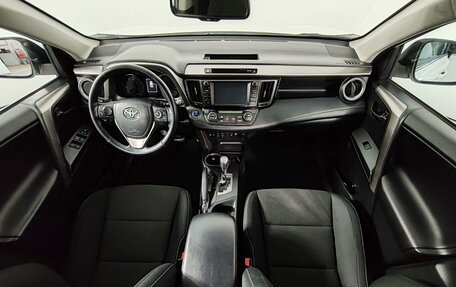 Toyota RAV4, 2018 год, 2 275 000 рублей, 14 фотография
