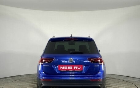 Volkswagen Tiguan II, 2018 год, 2 780 000 рублей, 18 фотография