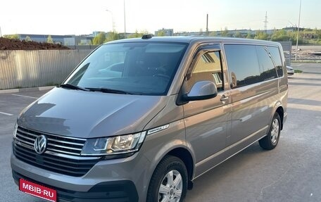 Volkswagen Caravelle T6 рестайлинг, 2020 год, 4 300 000 рублей, 1 фотография