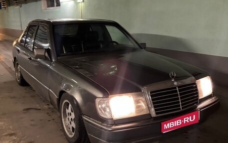 Mercedes-Benz E-Класс, 1993 год, 400 000 рублей, 1 фотография