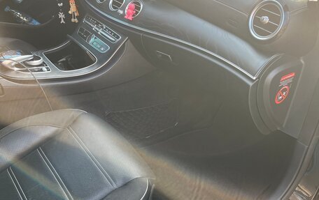 Mercedes-Benz E-Класс, 2019 год, 3 600 000 рублей, 5 фотография