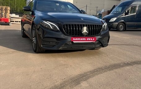 Mercedes-Benz E-Класс, 2019 год, 3 600 000 рублей, 4 фотография