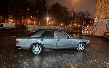 Mercedes-Benz E-Класс, 1993 год, 400 000 рублей, 6 фотография