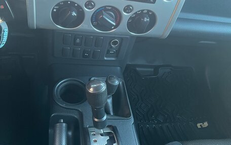 Toyota FJ Cruiser, 2006 год, 2 200 000 рублей, 17 фотография