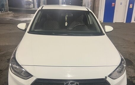 Hyundai Solaris II рестайлинг, 2017 год, 1 000 000 рублей, 2 фотография