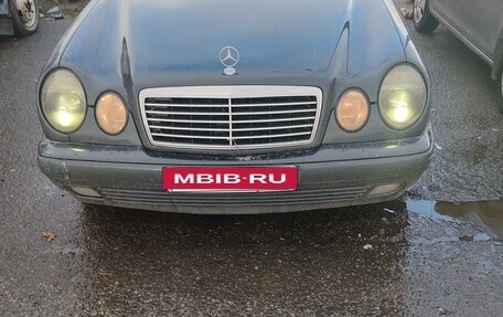 Mercedes-Benz E-Класс, 1998 год, 650 000 рублей, 2 фотография
