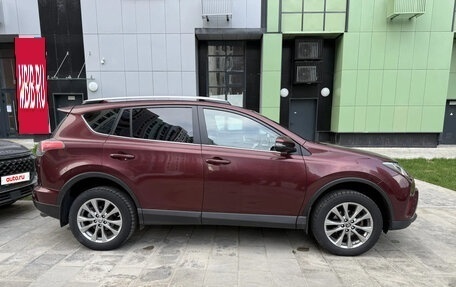 Toyota RAV4, 2017 год, 2 140 000 рублей, 2 фотография