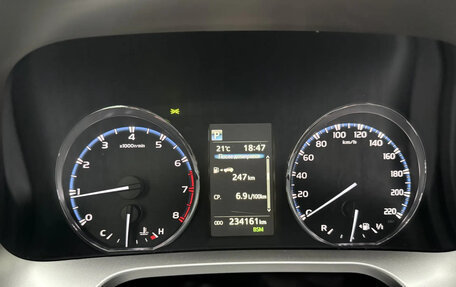 Toyota RAV4, 2017 год, 2 140 000 рублей, 33 фотография