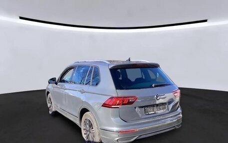 Volkswagen Tiguan II, 2022 год, 2 292 000 рублей, 4 фотография