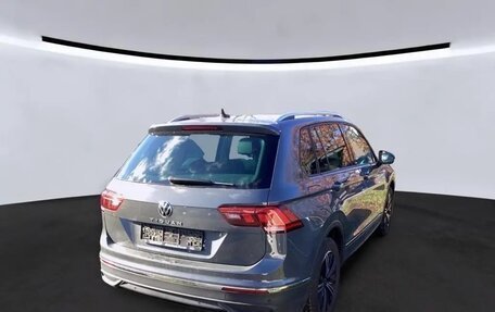 Volkswagen Tiguan II, 2022 год, 2 292 000 рублей, 2 фотография
