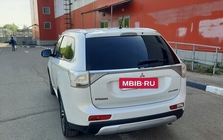 Mitsubishi Outlander III рестайлинг 3, 2014 год, 1 650 000 рублей, 2 фотография