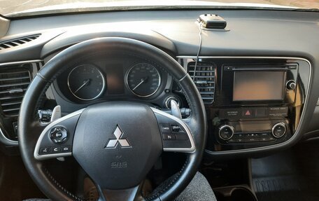 Mitsubishi Outlander III рестайлинг 3, 2014 год, 1 650 000 рублей, 9 фотография