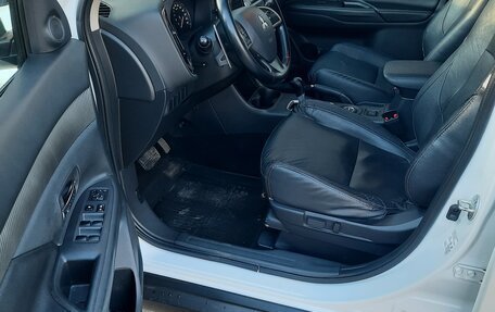Mitsubishi Outlander III рестайлинг 3, 2014 год, 1 650 000 рублей, 5 фотография
