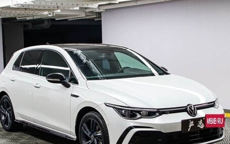 Volkswagen Golf VIII, 2023 год, 2 300 000 рублей, 2 фотография