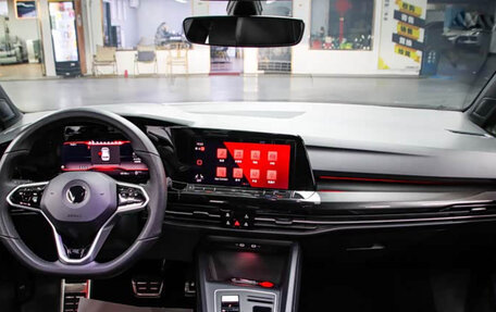 Volkswagen Golf VIII, 2023 год, 2 300 000 рублей, 9 фотография