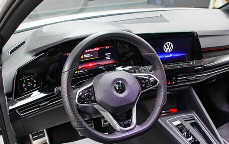 Volkswagen Golf VIII, 2023 год, 2 300 000 рублей, 10 фотография