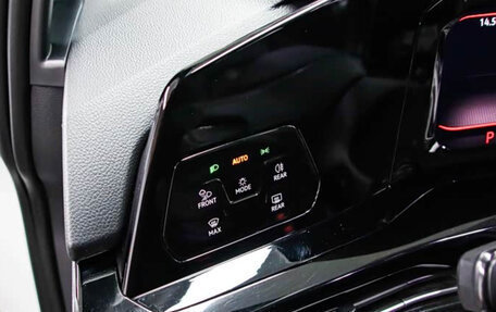 Volkswagen Golf VIII, 2023 год, 2 300 000 рублей, 11 фотография