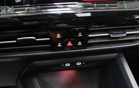 Volkswagen Golf VIII, 2023 год, 2 300 000 рублей, 15 фотография